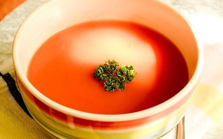حضّري حساء الطماطم التركي